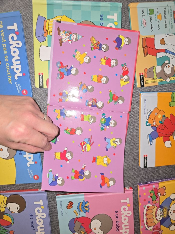 Lot de 12 livres tchoupi très bon etat - photo numéro 4