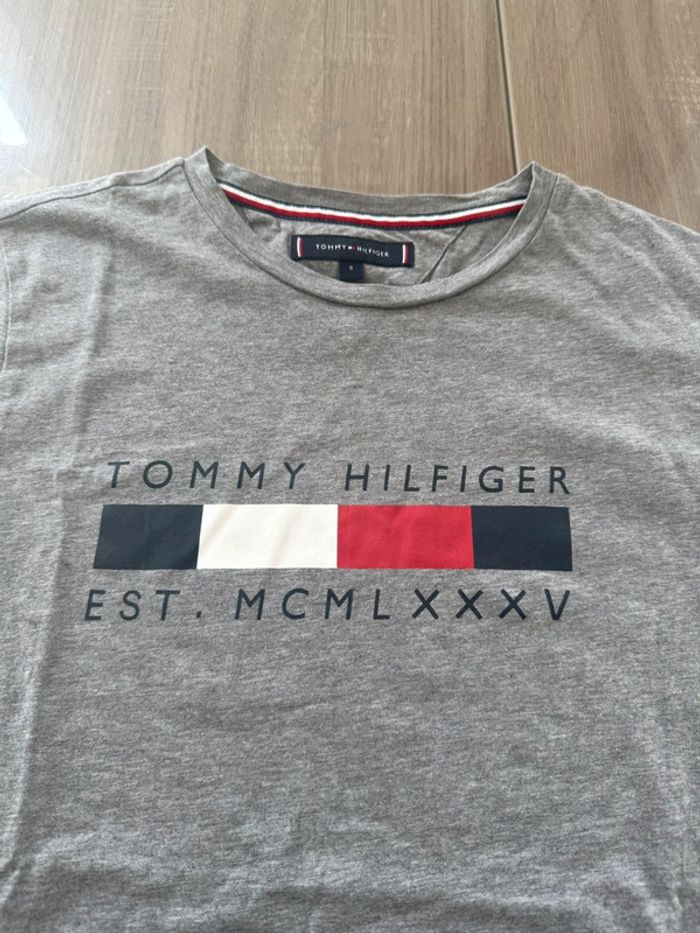 T-shirt Tommy Hilfiger taille S - photo numéro 2