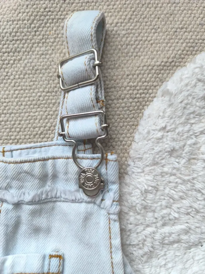 👖 Salopette en jean délavé Zara – Taille 2/3 ans 👧 - photo numéro 4