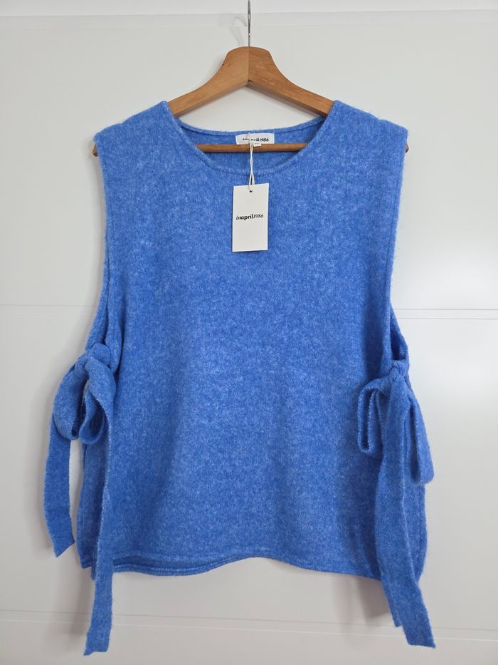 Pull bleu In April 1986 - photo numéro 2