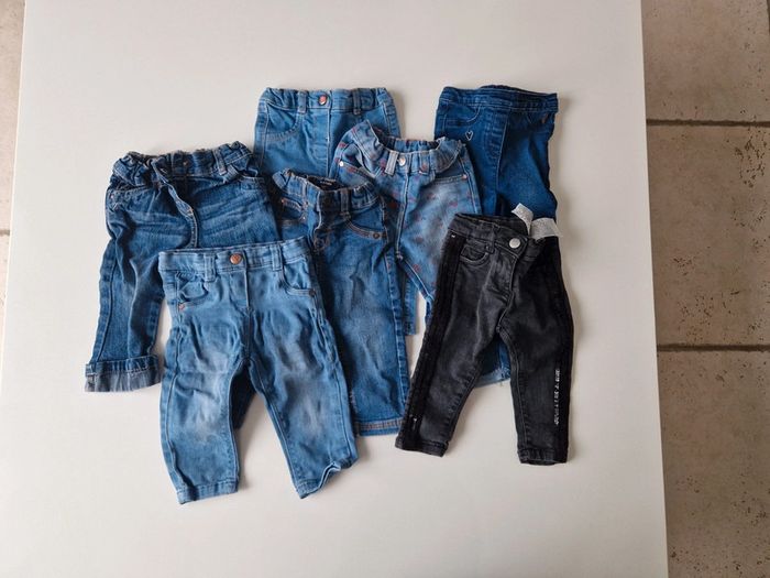 Lot 7 jeans 12 mois fille