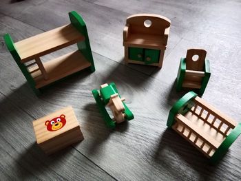 Meuble pour maison de poupée