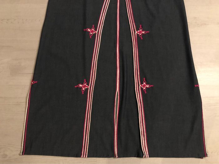 AN2- Robe d’intérieur/djellaba grise et broderies T 2 (44-46) NEUVE - photo numéro 4