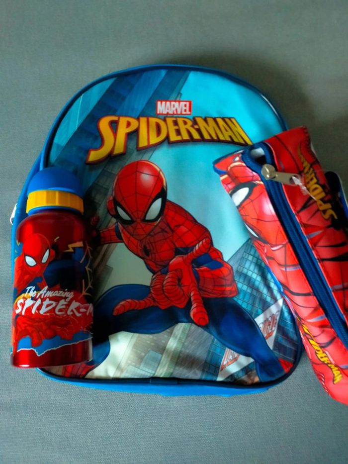 Pack Rentrée Spider-Man – Neuf (sac + trousse + gourde aluminium) - photo numéro 3