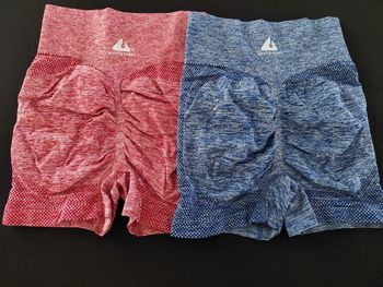 Lot 2 shorts de sport taille haute push up rose et bleu Taille S/M