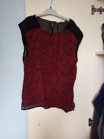 Haut avec transparence au dos