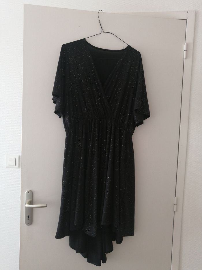 Robe noire à paillettes
