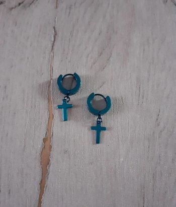 Boucles d'oreilles croix bleues