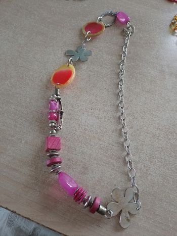 Collier rose fantaisie