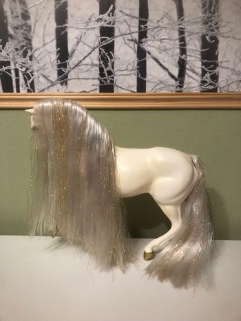 Cheval Barbie d’Esmeralda du Bossu de Notre Dame de Disney 