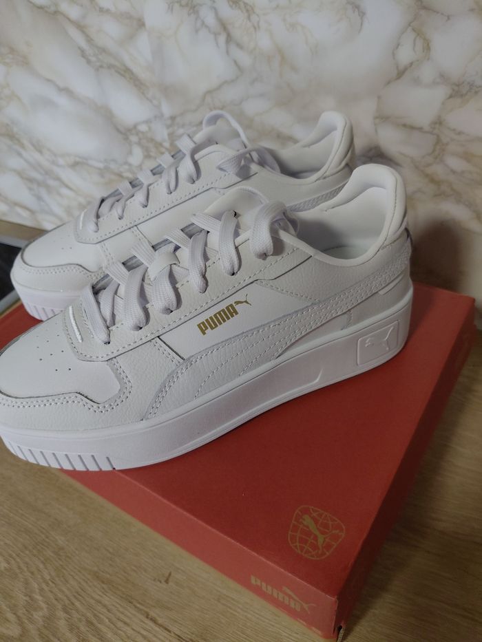 Superbe paire de baskets Puma blanches 🖤 - photo numéro 3