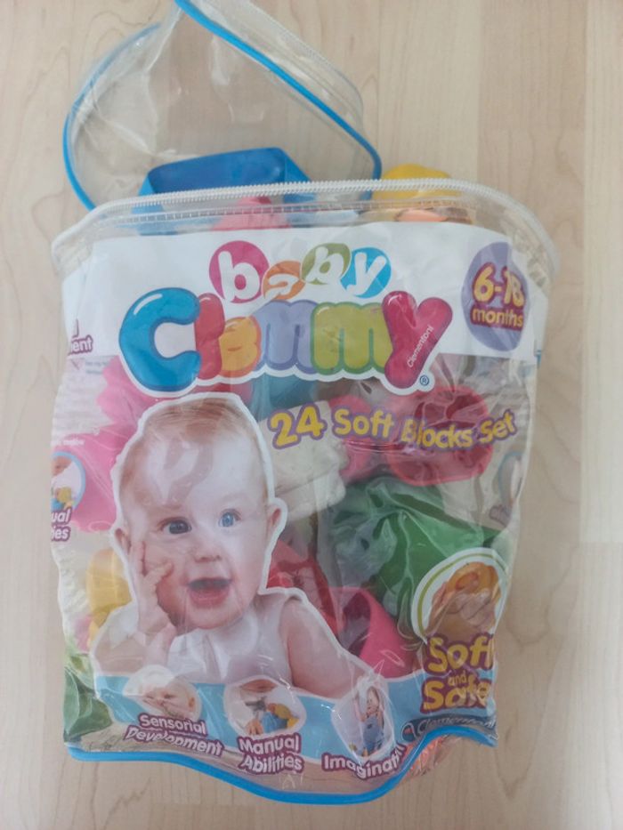 Baby Clemmy: Briques à empiler