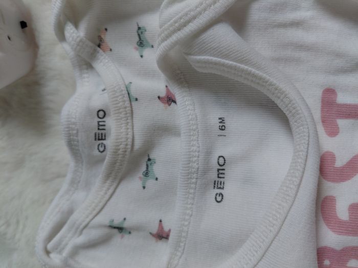 lot de 2 bodies Gémo taille 6 mois - photo numéro 4