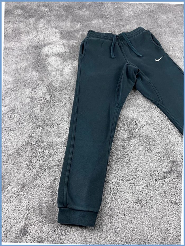 Jogging Nike Solo Swoosh Noir avec logo brodé Taille XS - photo numéro 10