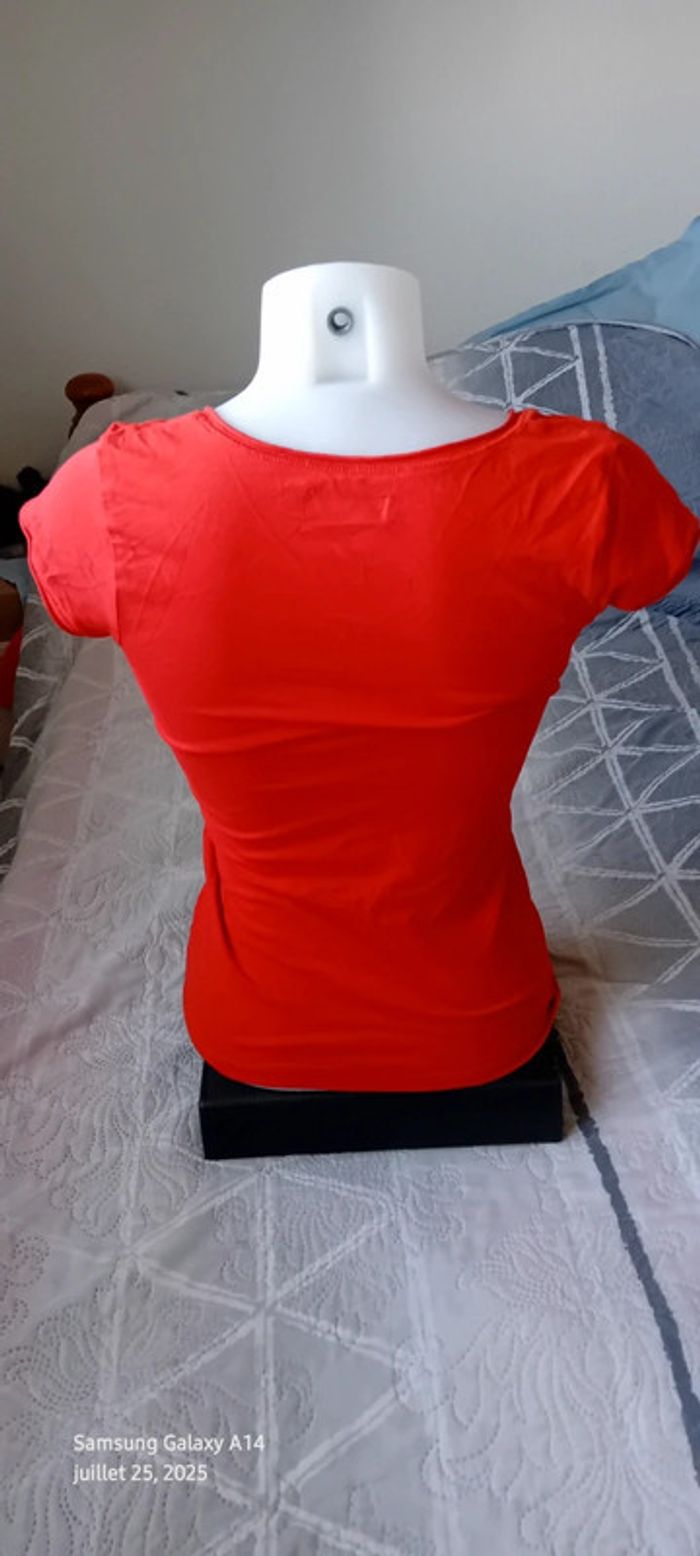 Tee-shirt col V manches courtes moulant rouge orange femme M zara TRF - photo numéro 6