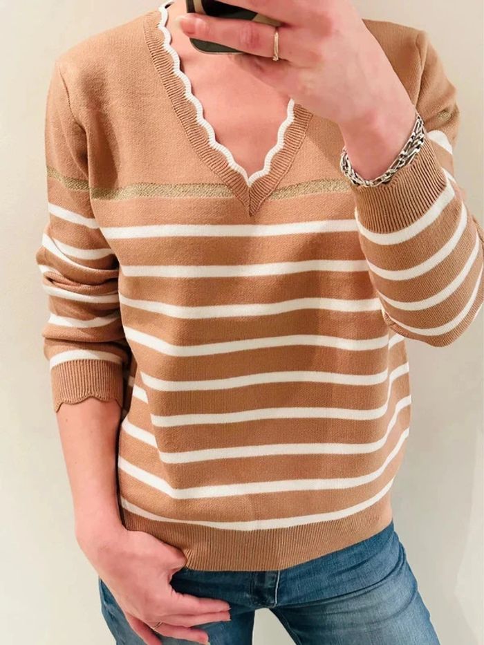 Joli pull femme manche longue marinière col v crème et tan 36/40