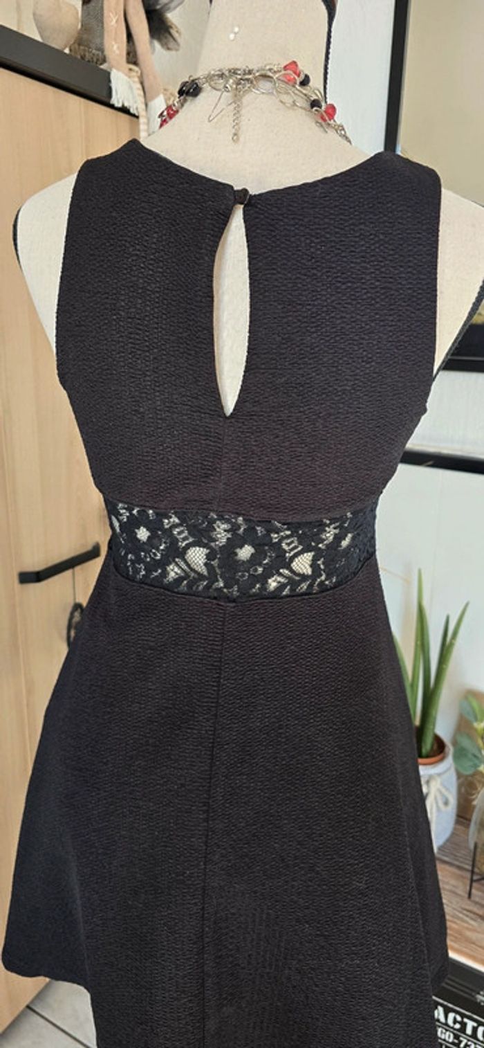 Magnifique robe patineuse noir dentelle - photo numéro 7