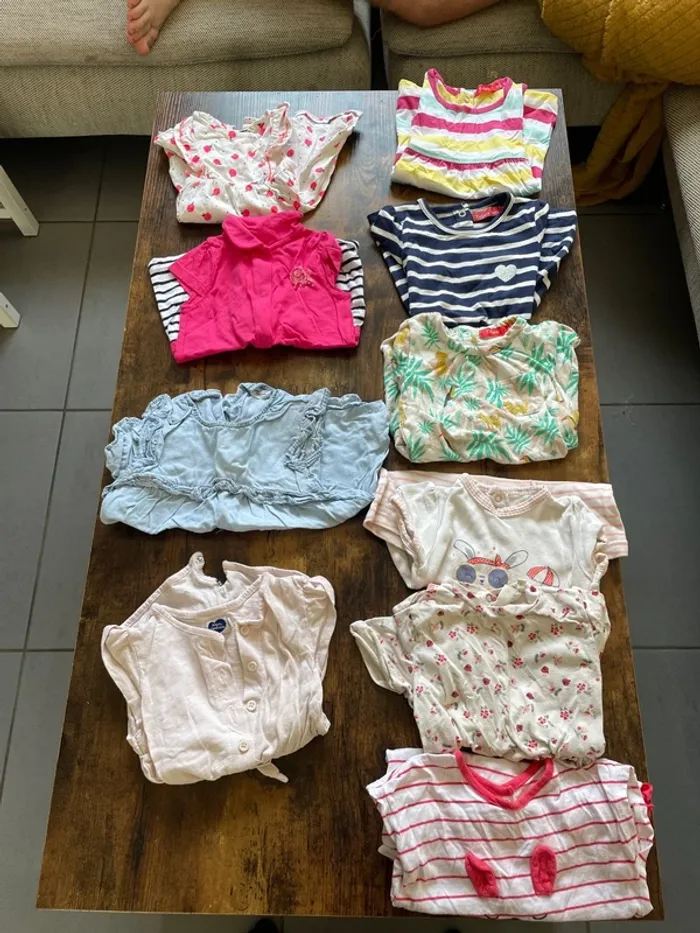 Lot de 10 robes / combinaisons bébé fille 9 mois