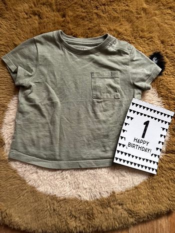 Tee shirt kaki poche KIABI t.12m