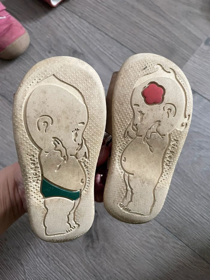 Sandales kickers taille 20 - photo numéro 4