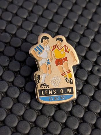 Pin's RC Lens Marseille OM 1992 football