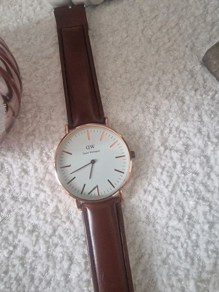 Montre Daniel Wellington dorée - photo numéro 2