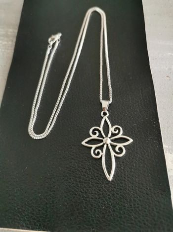 Chaîne et pendentif spirituel noeud de sorcière