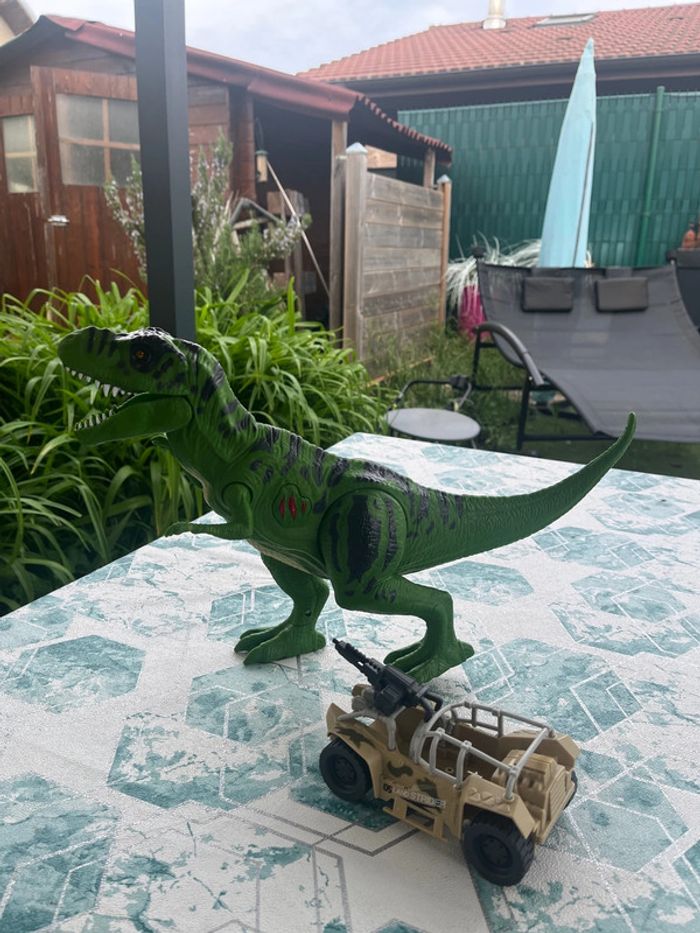 Tyrannosaure articulé