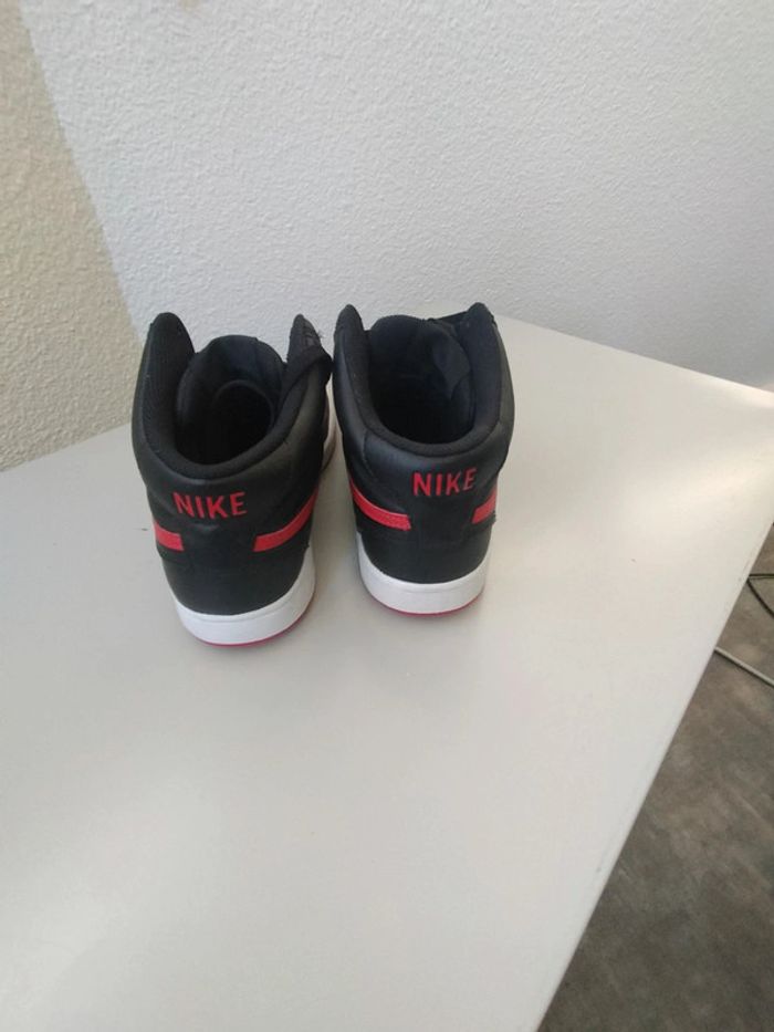 Nike
Court Vision Mid - Noir et rouge - photo numéro 3