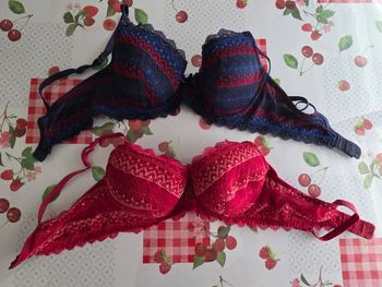 LOTS DE 2 SOUTIEN-GORGE 85D MARQUE ETAM
