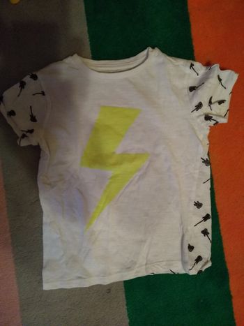 T shirt taille 5/6 ans tex