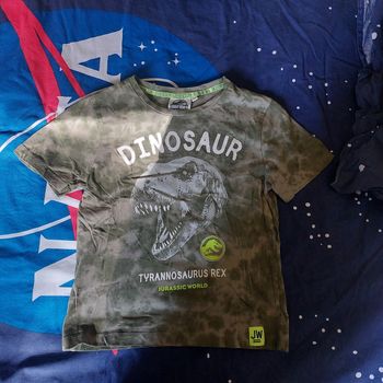tee-shirt dinosaure
