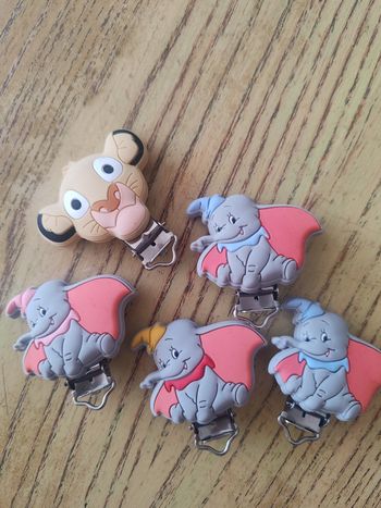 Clips pour attache tétine