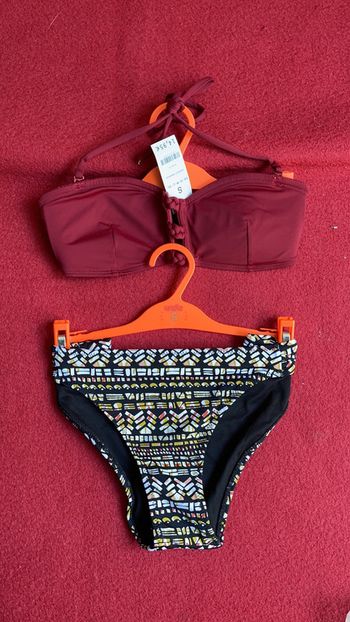 Joli maillot de bain neuf avec étiquette taille S