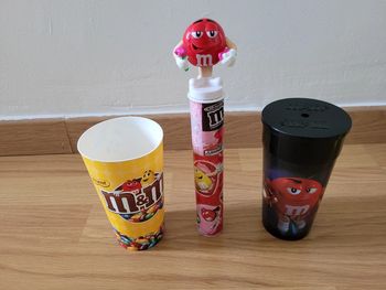 Figurine m&m's et gobelet