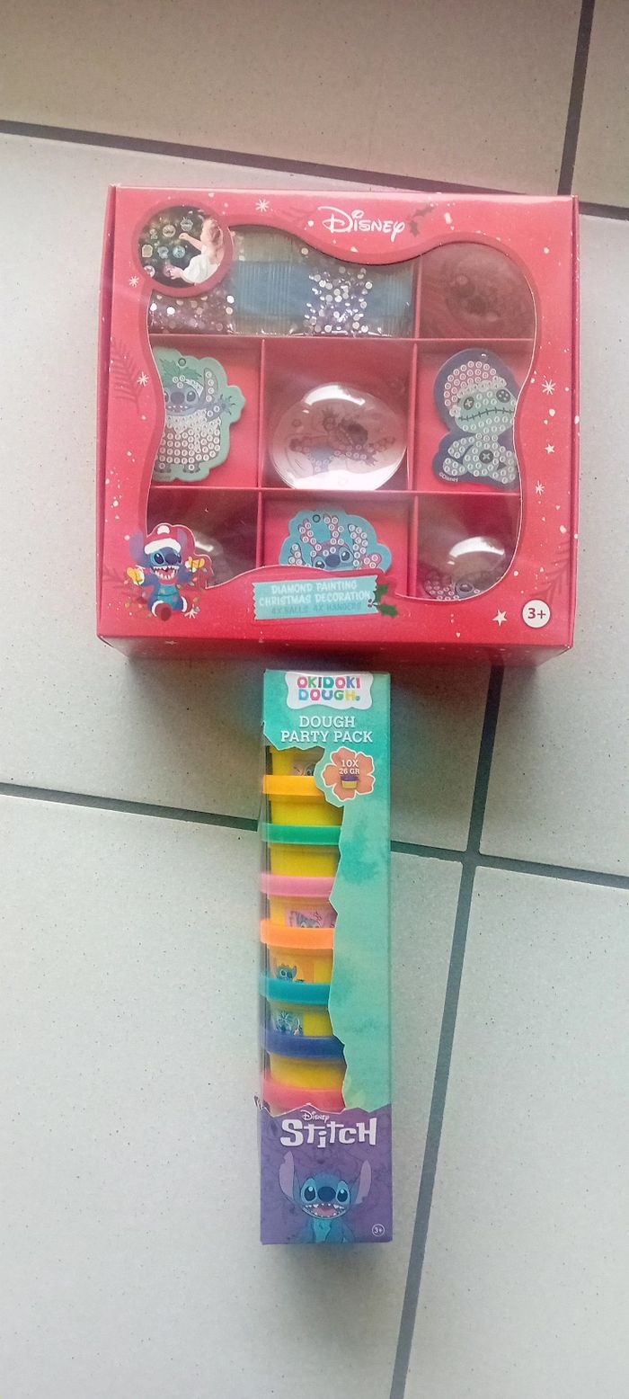 Lot stitch neuf  30% de réduction en ce moment