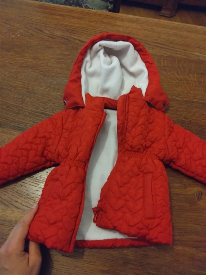 Doudoune rouge a capuche 6 mois