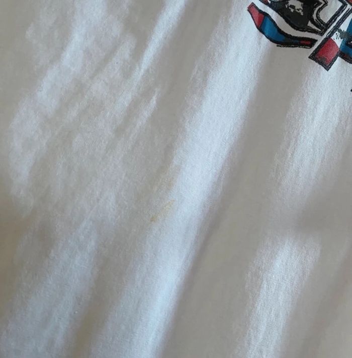 TEE shirt Deeply 13 14 ans Neuf mais une tache - photo numéro 3