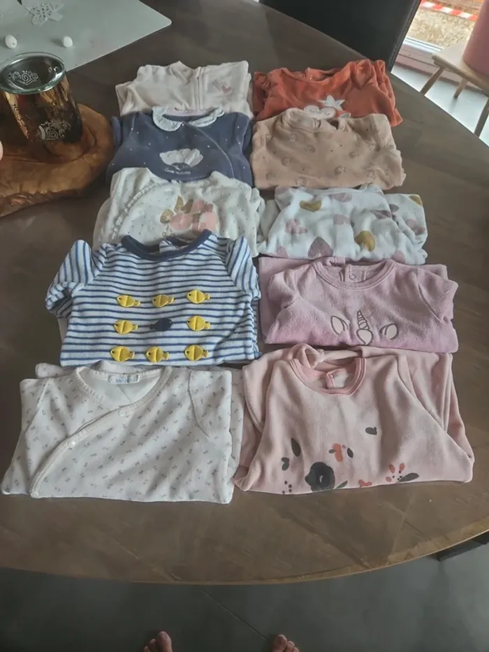 Lot de 11 pyjamas