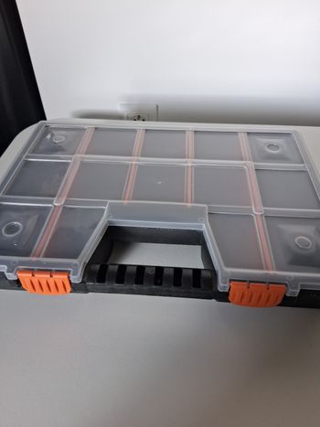 Boîte de rangement avec compartiments amovible