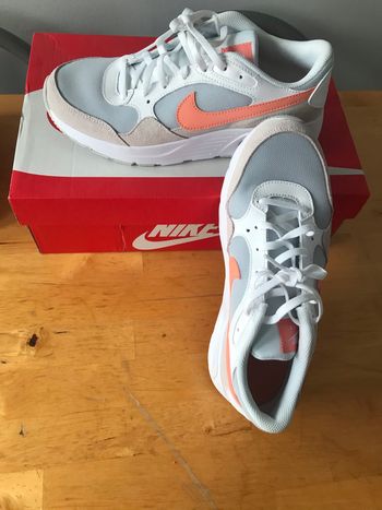 NIKE AIR MAX T39