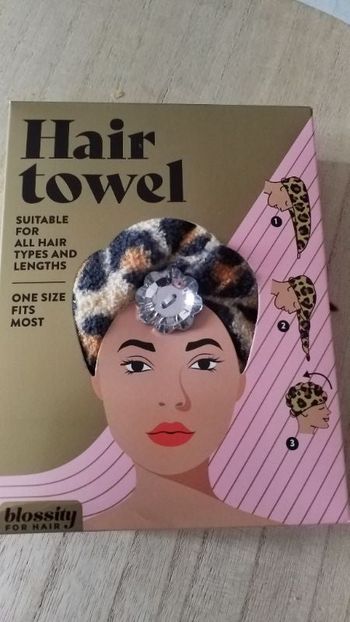 Serviette léopard  avec strass  pour cheveux  neuve