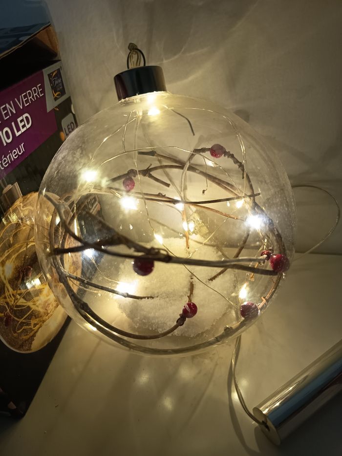 Boule de noël en verre lumineuse - photo numéro 2
