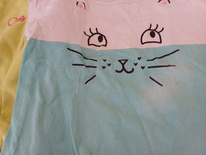 1 sweat et 2 tee shirts filles Taille 3 ans - photo numéro 8