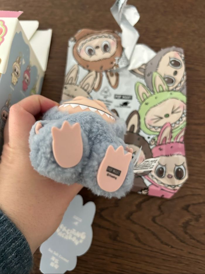 Labubu The Monsters PopMart exciting macaron sea salt coconut - photo numéro 4