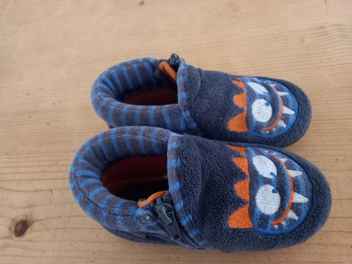 Jolis chaussons garçon Isotoner 24 bleu motif monstre - photo numéro 5