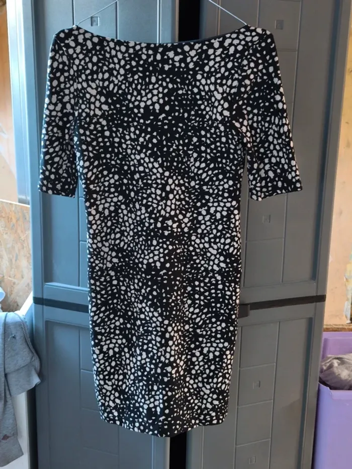 Robe chic noir et blanc - photo numéro 3
