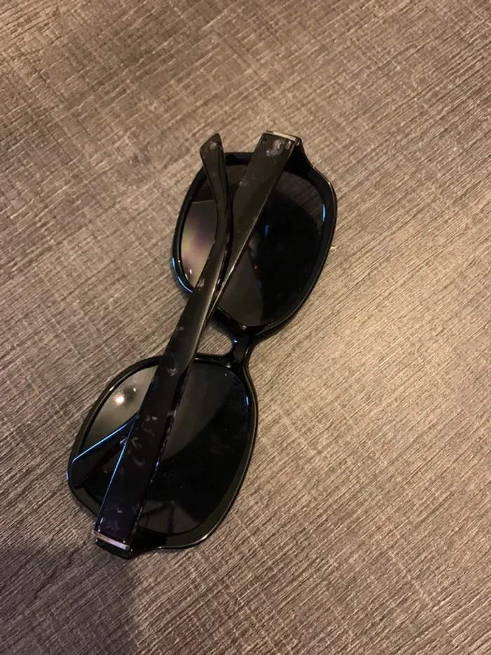 Lunettes de soleil - photo numéro 2