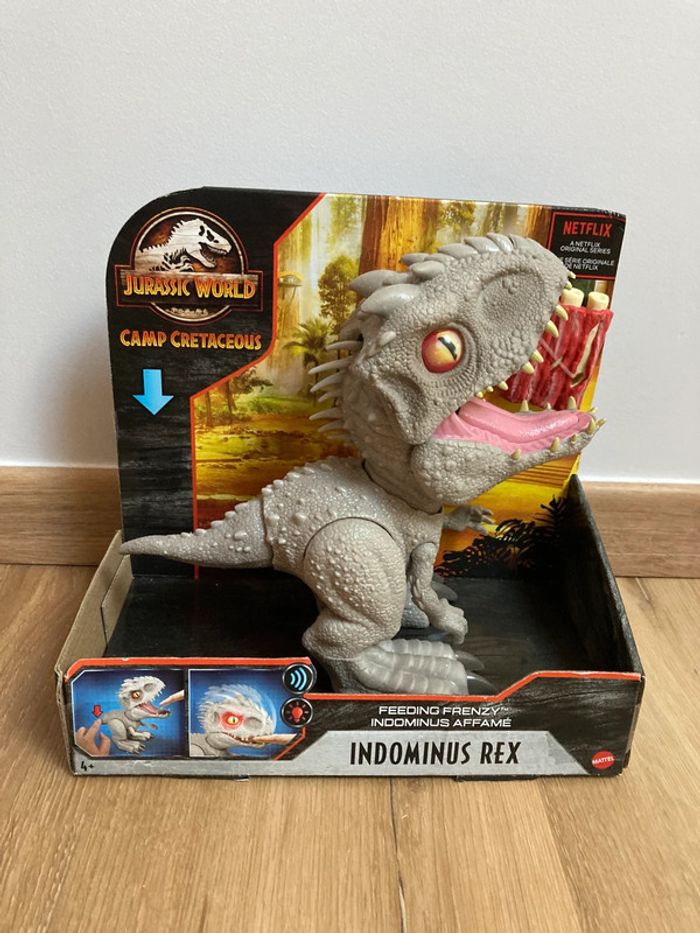 Bébé indominus rex jurassic world