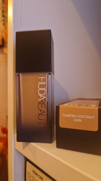 Hudabeauty fauxfilter luminous matte fond de teint couvrance totale Toasted Coconut 240N 35ml neuf jamais utilisé jamais ouvert